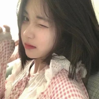 小姑娘艾萝依 在线观看